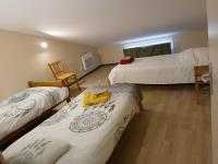 Dreibettzimmer mit Gemeinschaftsbad