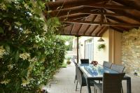 4 bedroom Luxury Villa with Swimming Pool and Lush Gardens Close to City & Beach - Chambres d'hôtes Alexandroupoli