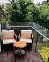 Luxury 2-Bedroom London Apartment, Minutes to Liverpool Street, Balcony, Free Parking - Chambres d'hôtes Londres