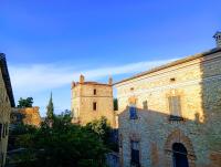 Residenza La Rocca 1227 - Borgo Castello di Serravalle - B&B
