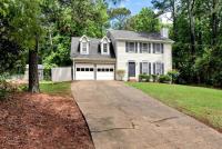 4BR Cozy Family Retreat Near Mall of GA, Near Lake Lanier - Sleeps 10 - Chambres d’hôtes