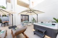 NiMar luxury city villa with jacuzzi - B&B Rodi