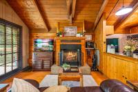 Secluded Cabin in the Woods-Hot Tub-Quiet-Fireplace-Honeymoon - Chambres d'hôtes Sevierville
