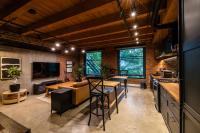 Stylish Industrial Loft - Historic Gastown - B&B Vancouver