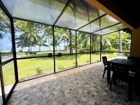 Lynn de Mar Azul, Beachfront - B&B Bejuco