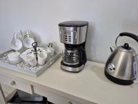 Oasis Mendoza, casa amplia, pileta privada, jardín, cochera portón automático, aire acondicionado en todos los ambientes, TU HOGAR EN LA CIUDAD - B&B Mendoza