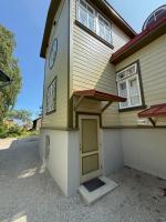 Kooli 7 - II floor sea view apartment with balcony in Haapsalu Old Town - Chambres d'hôtes Haapsalu