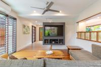 Leilani Melia - stylish 3 bedroom villa on Four Mile Beach - B&B Port Douglas