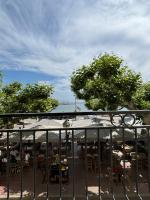 Apartamento de 2 dormitorios con balcón y vistas al mar