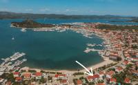 Beach studio KATE - Wake up to the sea, terrace, garden & parking, Murter - Dalmatia - B&B Murter