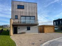 Still Waters - Luxury Lakeside Retreat with Hot Tub - B&B