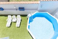 One-Bedroom Apartment with Pool View
