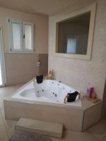 Golden House גולדן האוז - B&B Qidmat Tsvi