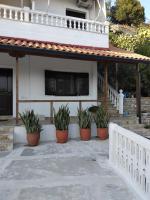 Vogklis House - Ferienwohnung Qeparo