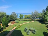 Apartamento de 1 dormitorio con vistas al lago