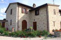 Agriturismo La Tana Del Lupo - Bed and Breakfast Cantalupo