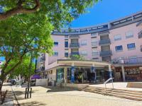 Tropical 2 BDR Apt in Lagos Centre by LovelyStay - Chambres d'hôtes Lagos