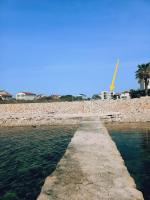 Seaside Serenity "Noir" with pool, 150m from sea - B&B Sukosan