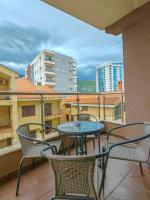 Seaside Nest Budva -Cozy Retreat 3 min from Beach - B&B Budua