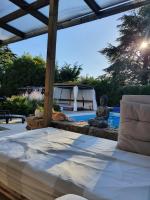 Maison 8 personnes avec piscine chauffée en Ardèche Safari Peaugres - Chambres d'hôtes Roiffieux