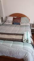 Lit Simple dans Dortoir Mixte
