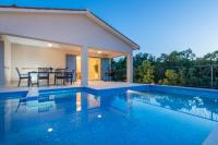 Villa Romantika, a beautiful and romantic pool villa - B&B Raša