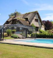 Chaumière de charme avec piscine - Bed and Breakfast Tourgeville