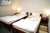 Dreibettzimmer mit Gemeinschaftsbad