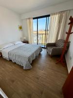 Appartamento con 2 Camere da Letto, Balcone e Vista mare