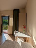 Zweibettzimmer mit Dusche
