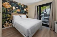 Queen Bed Studio - with Patio