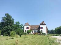 Vieux château Saint-Claude - Bed and Breakfast Clux