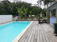 Maison familiale au calme avec piscine en bordure de forêt - B&B