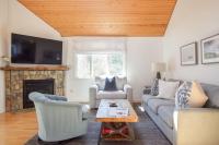 3000 Sq Ft Home with Hot Tub - B&B Eastham