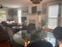 Stylish Family Home w Inviting Porches & Backyard - Chambres d'hôtes Sheridan