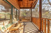 Cozy Cabin Stay for Family of 8 with Hot Tub & Game Room - Chambres d'hôtes Gatlinburg