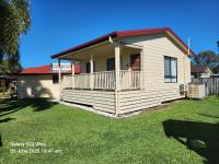 Suburban Paradise With a Pool - B&B Petrie