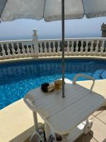 Villa Maravista - Luxury Villa with Private Pool and Sea View - Chambres d’hôtes Benitachell