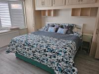 West meets East Witterings bungalow Seaside Resort - Bed and Breakfast West Wittering