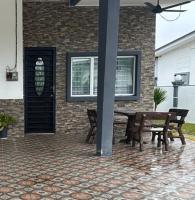 Semi-D Homestay Triang - Ferienwohnung Kampung Kerayung Baharu