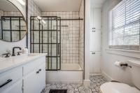 The Vanderbilt Mansion Apt 12 Near Downtown & TWU - Bed and Breakfast Denton