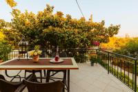 Stylish Seaside Home - Fully Equipped, big terrace - Ferienwohnung