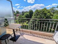 T2 au calme, balcon, proche métro, parking gratuit - B&B Caluire-et-Cuire