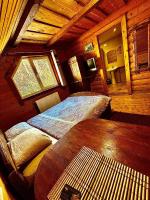 Dreibettzimmer mit Dusche