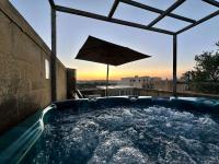 Mohba Townhouse - Private Roof Top Splash Pool - Not heated - - Chambres d'hôtes Xaghra