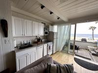 Manhattan Beach Beachfront On The Strand - Bed and Breakfast Manhattan Beach