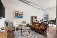 DTLA Loft, Parking, Pool, Gym, Steps to Crypto Arena - Chambres d’hôtes Los Angeles