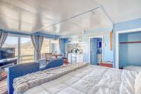 Nautical - Room with King Bed and Bunk Beds