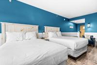 Breathtaking Lake Views Studio, 2 Queen Beds, Fireplace and Heated Indoor and Outdoor Pools - B&B Two Harbors