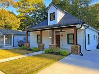 A Cabin in the City with a 5 Star Lush Backyard - Bed and Breakfast Atlanta